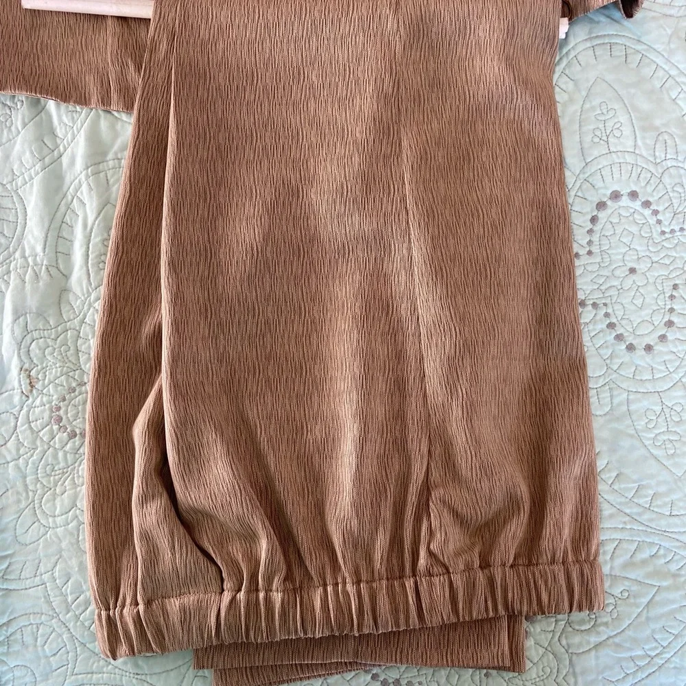 Set - Picture 2 of 2